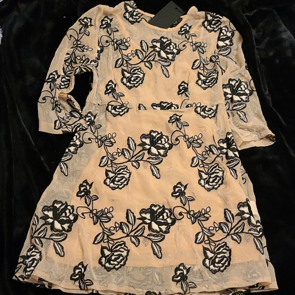 Goldie Biege dress with rose embroidery